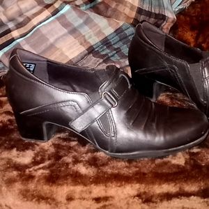 Clark's shootie loafer